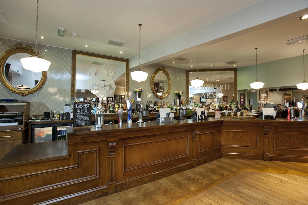 The Goddard Arms Hotel Swindon Exterior foto
