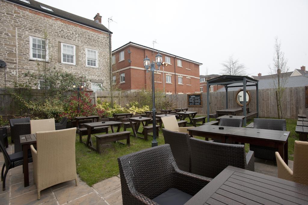 The Goddard Arms Hotel Swindon Exterior foto