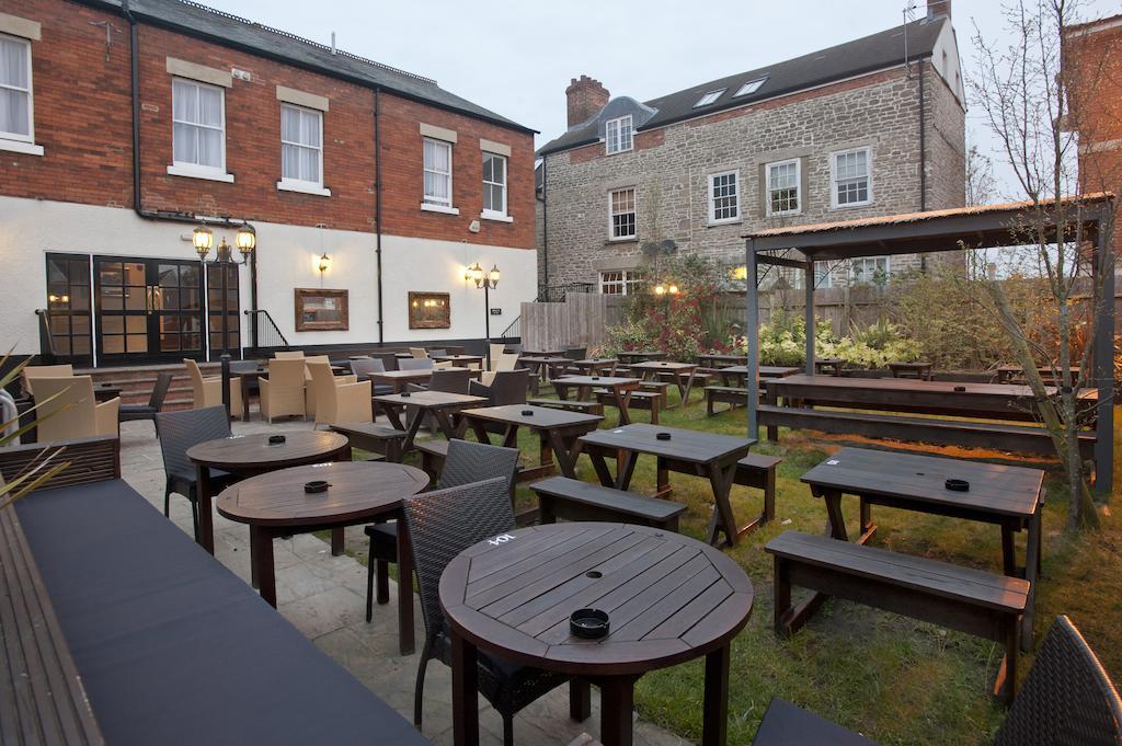 The Goddard Arms Hotel Swindon Exterior foto