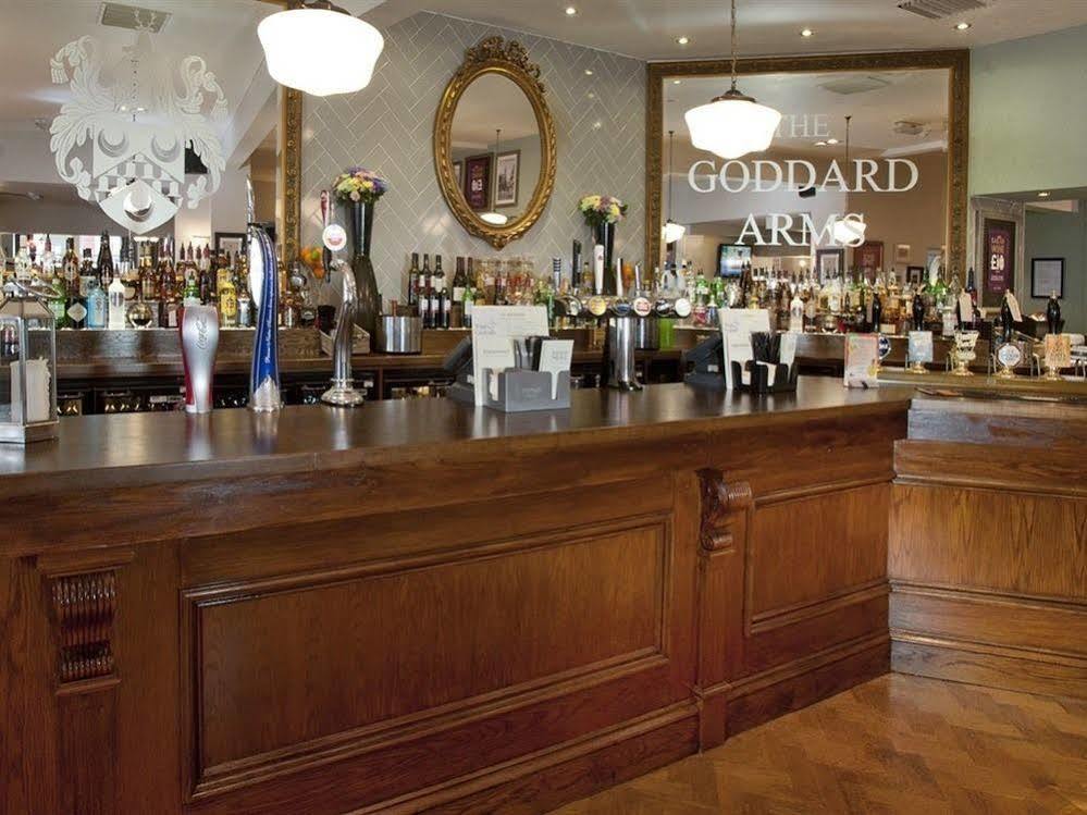 The Goddard Arms Hotel Swindon Exterior foto