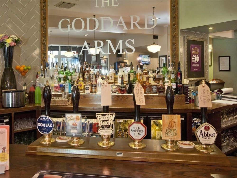 The Goddard Arms Hotel Swindon Exterior foto